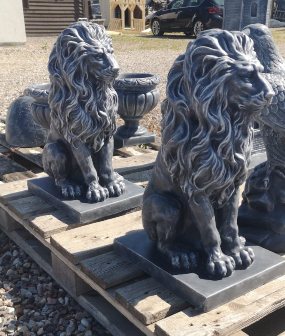 2 skulptūros Saugos-Kauno raj